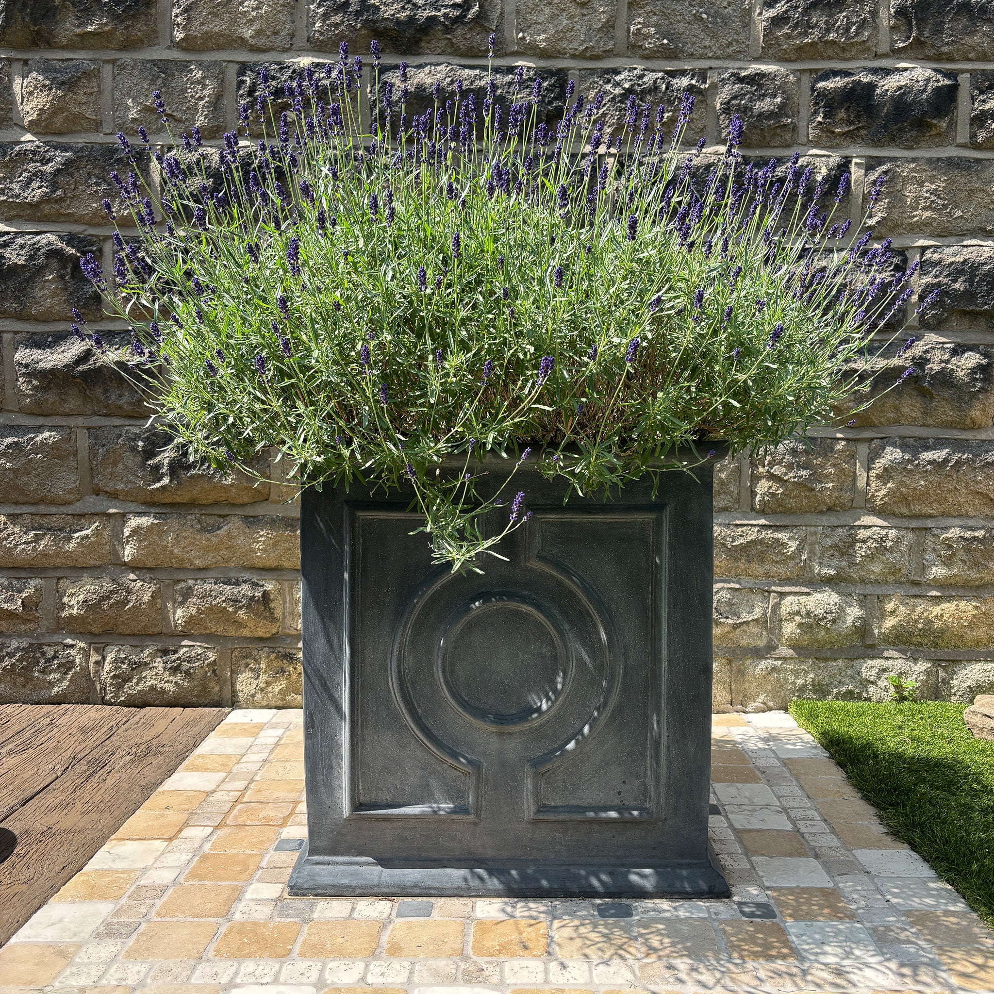 Vintage lead look planter with contour design on all 4 sides. Suitable for outdoor. Available in sizes extra large and large Materials: Resin, Fiberglass, Natural Stone Powder Delivery: 7-10 days